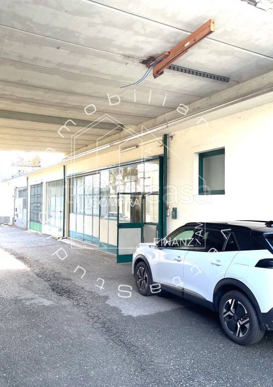 locale commerciale in vendita a Besnate
