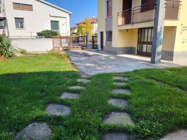 casa indipendente in vendita a Besnate