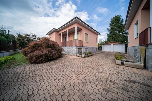 casa indipendente in vendita a Besnate
