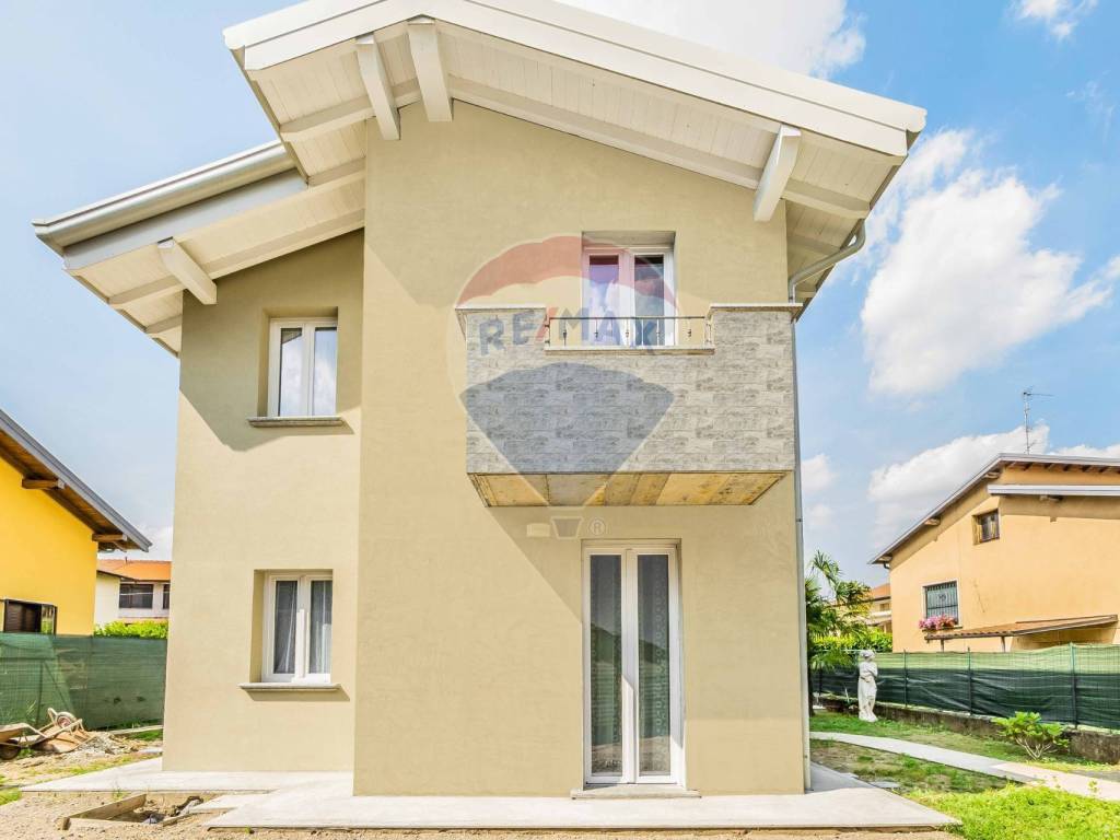 casa indipendente in vendita a Besnate