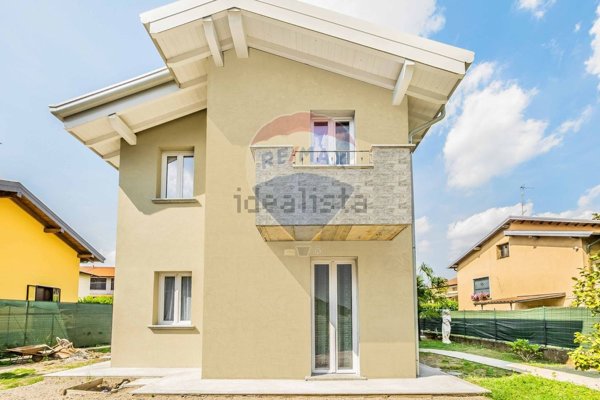 casa indipendente in vendita a Besnate