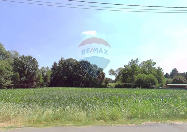 terreno edificabile in vendita a Besnate