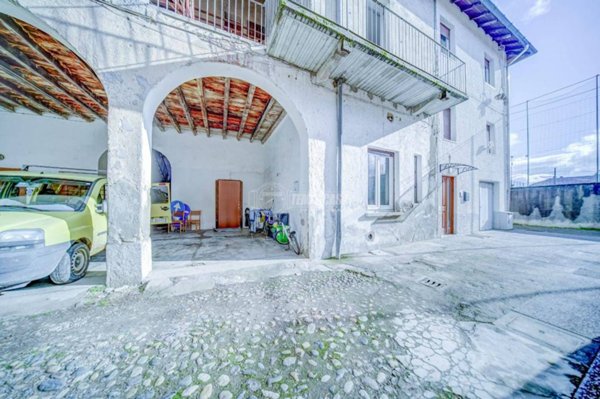 appartamento in vendita a Besnate