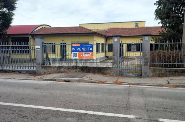 locale commerciale in vendita a Besnate