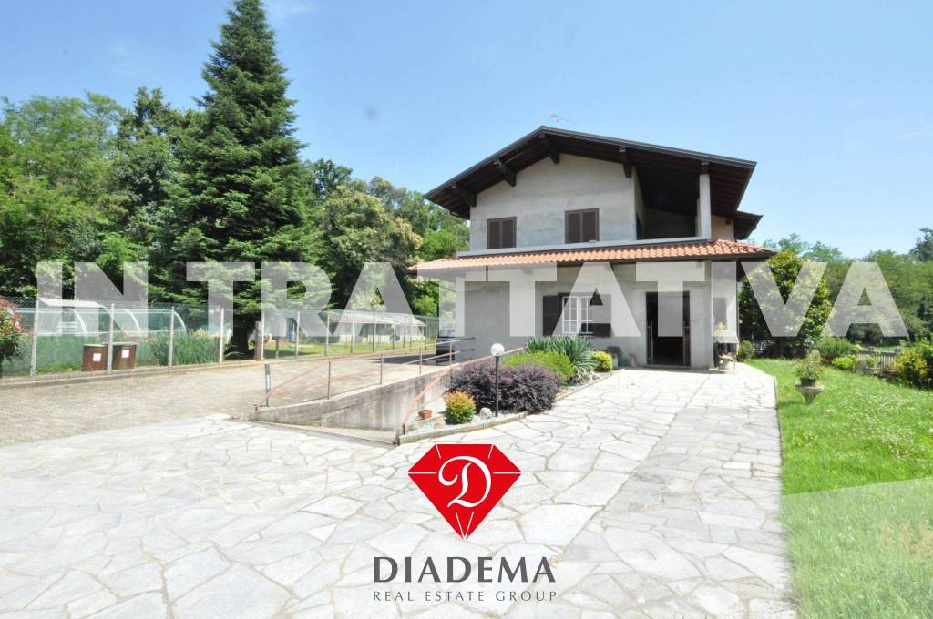 casa indipendente in vendita a Besnate