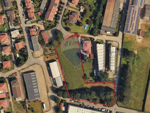 terreno edificabile in vendita a Besnate
