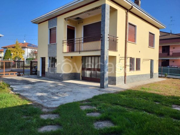 casa indipendente in vendita a Besnate
