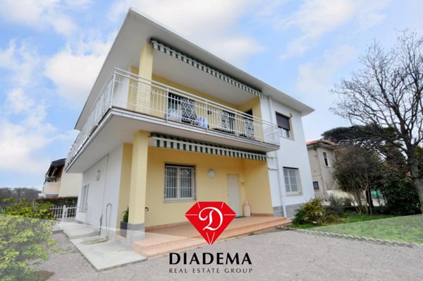 casa indipendente in vendita a Besnate