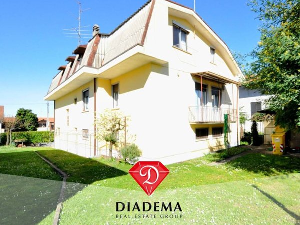 casa indipendente in vendita a Besnate