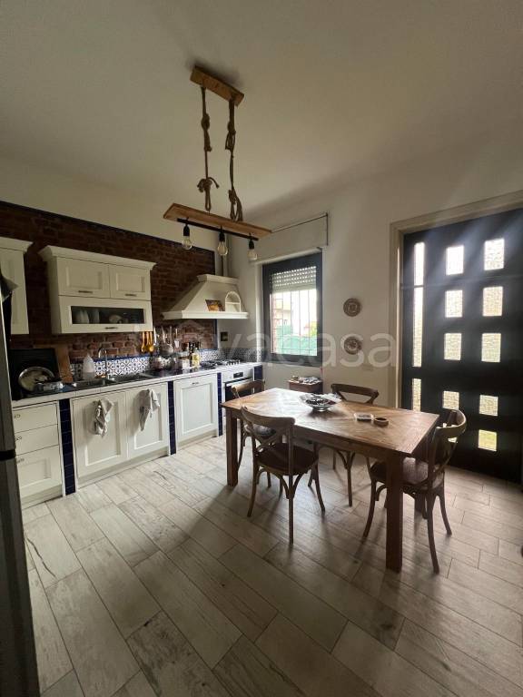 casa indipendente in vendita a Besnate