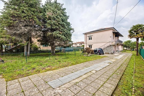 casa indipendente in vendita a Besnate