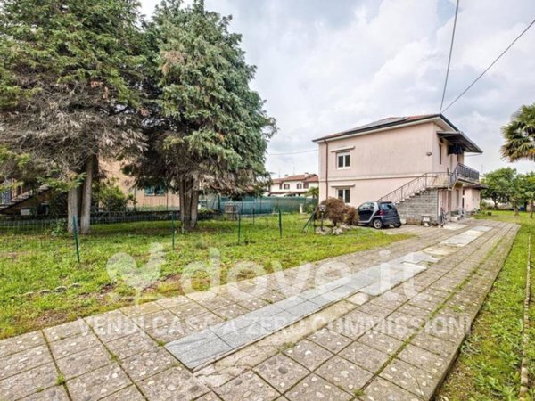 casa indipendente in vendita a Besnate