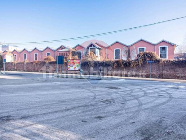 locale commerciale in vendita a Besnate