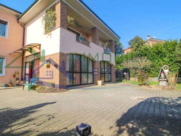 casa indipendente in vendita a Besnate