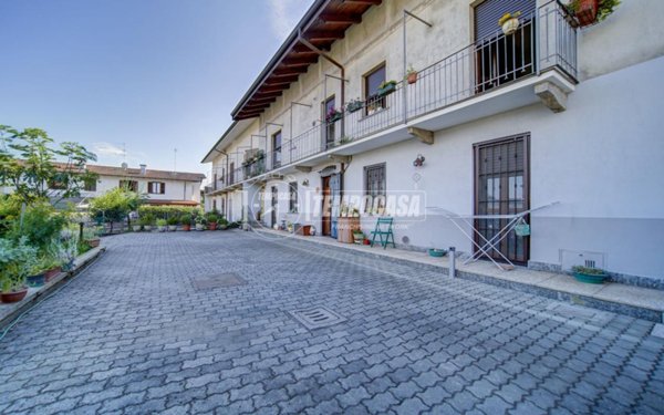 casa indipendente in vendita a Besnate