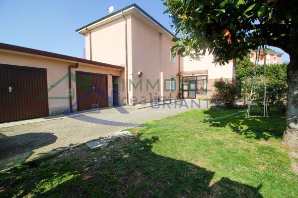 casa indipendente in vendita a Besnate