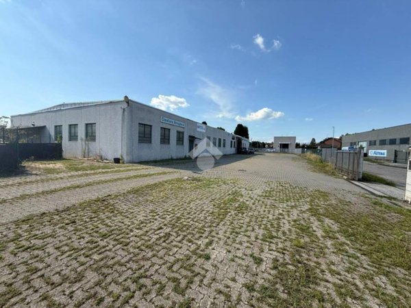locale commerciale in vendita a Besnate
