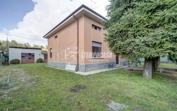 casa indipendente in vendita a Besnate