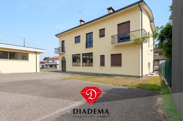 casa indipendente in vendita a Besnate