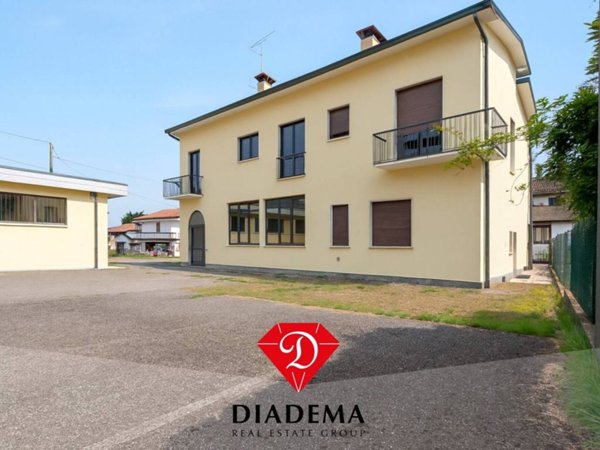 casa indipendente in vendita a Besnate