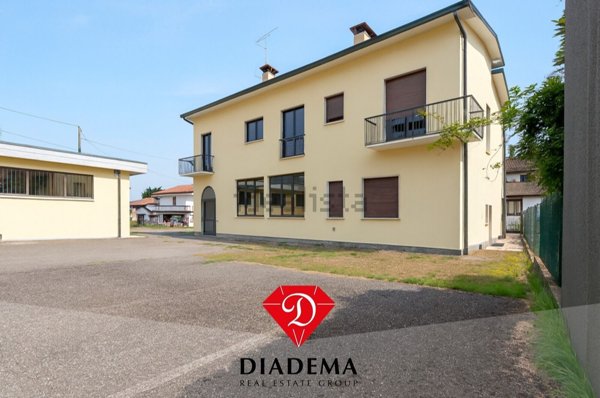 casa indipendente in vendita a Besnate