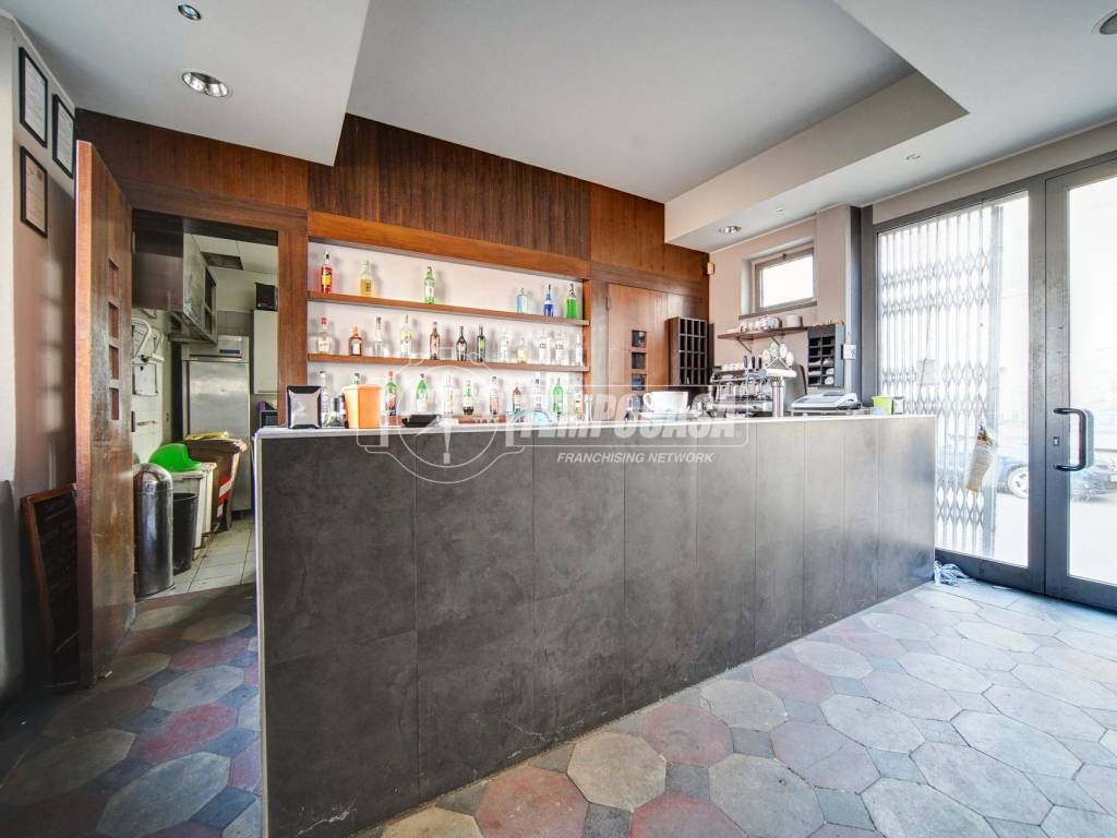 negozio in vendita a Besnate