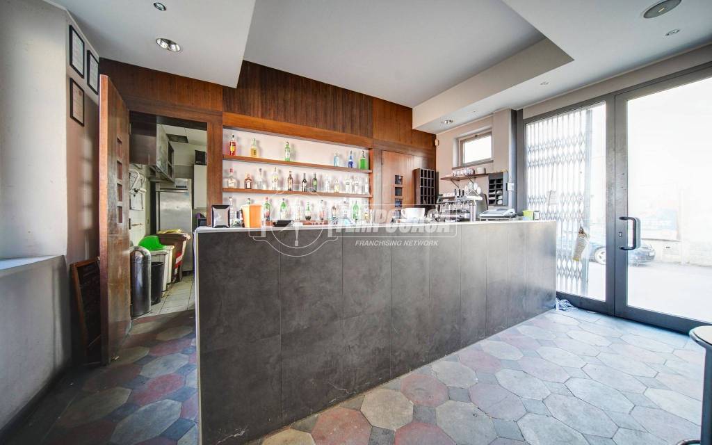 negozio in vendita a Besnate