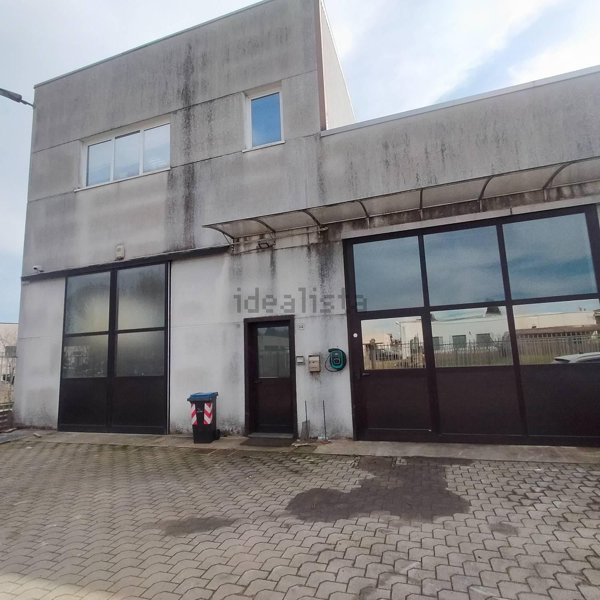 ufficio in vendita a Besnate