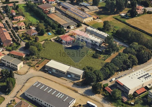 terreno edificabile in vendita a Besnate