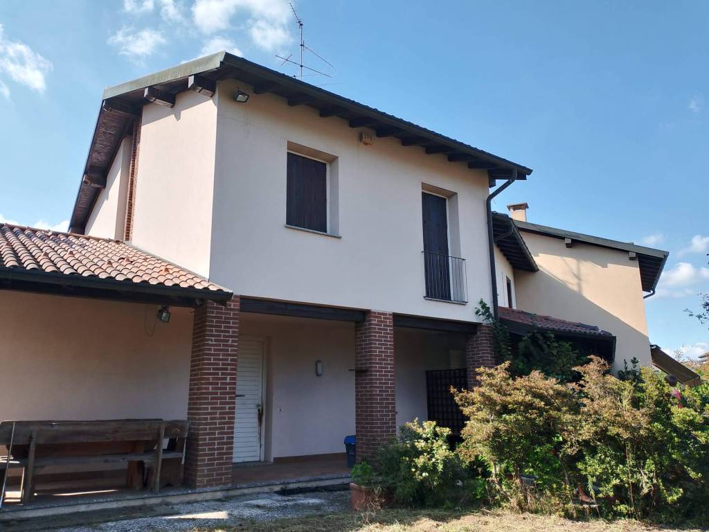 casa indipendente in vendita a Besnate