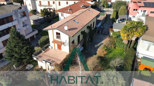 casa indipendente in vendita a Besnate