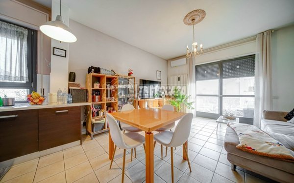 appartamento in vendita a Besnate in zona Centenate
