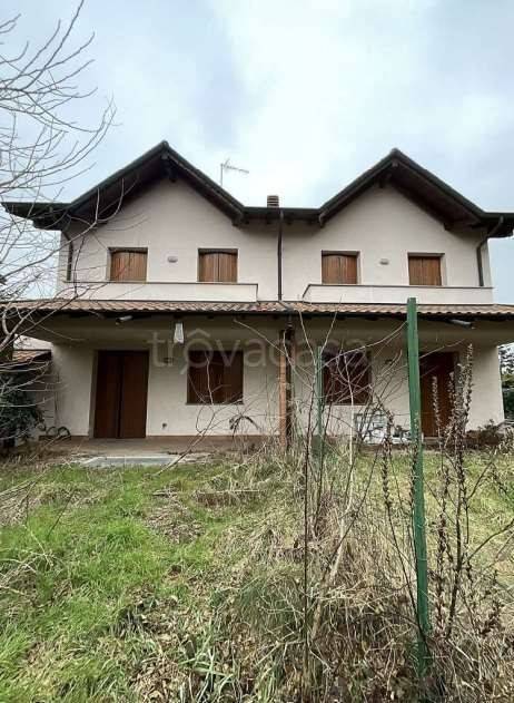 casa indipendente in vendita a Besnate