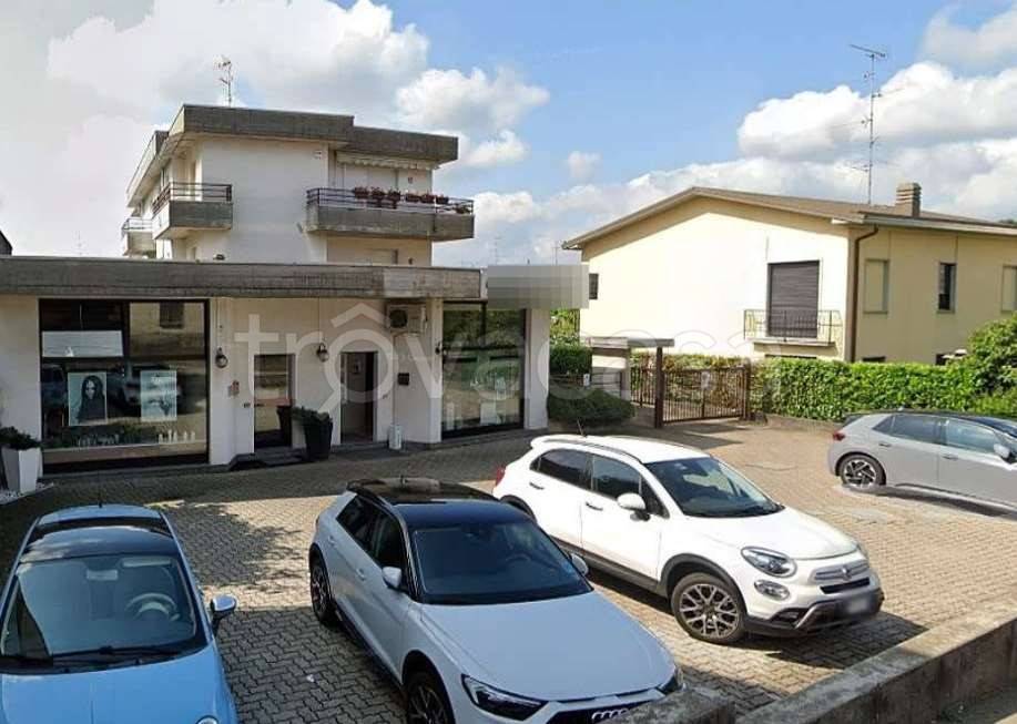 negozio in vendita a Besnate