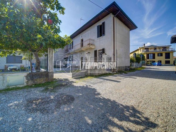 casa indipendente in vendita a Besnate