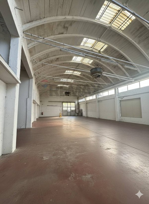 capannone in vendita a Besnate