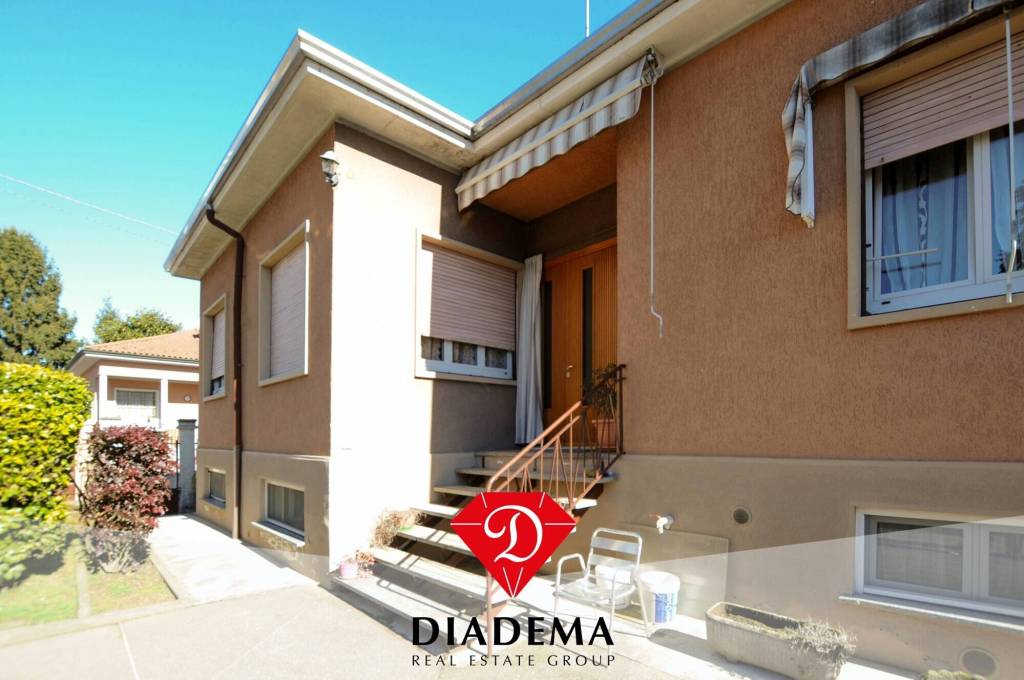 casa indipendente in vendita a Besnate