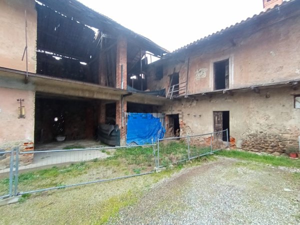 casale in vendita a Besnate