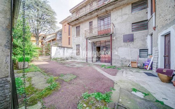 casa indipendente in vendita a Besnate