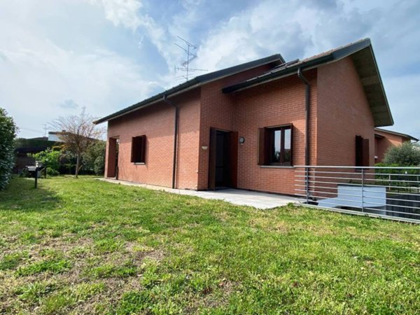 casa indipendente in vendita a Besnate