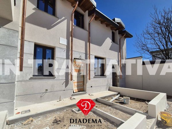 appartamento in vendita a Besnate in zona Centenate