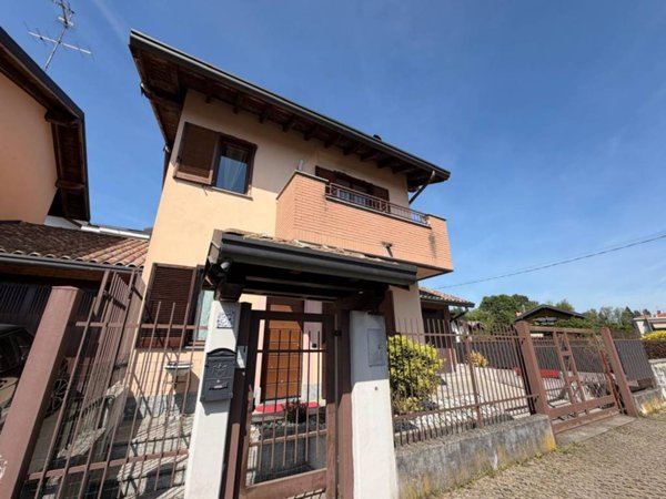 casa indipendente in vendita a Besnate