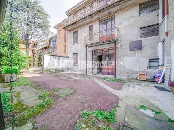 intera palazzina in vendita a Besnate