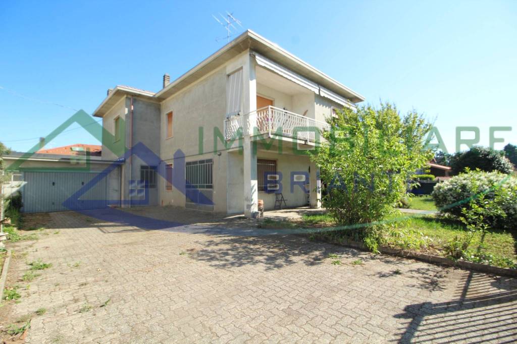 casa indipendente in vendita a Besnate