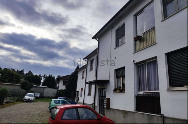 appartamento in vendita a Besnate in zona Centenate