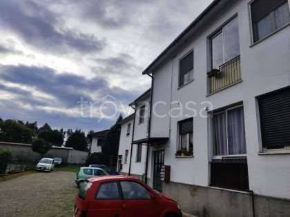 appartamento in vendita a Besnate in zona Centenate