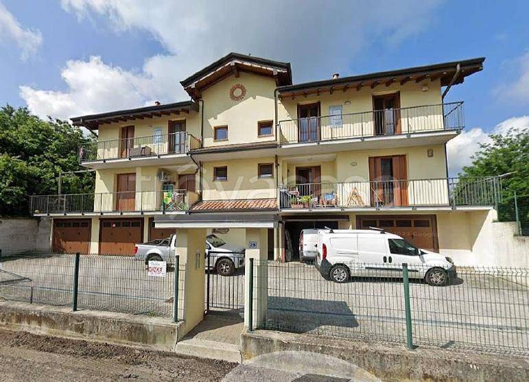 appartamento in vendita a Besnate in zona Centenate