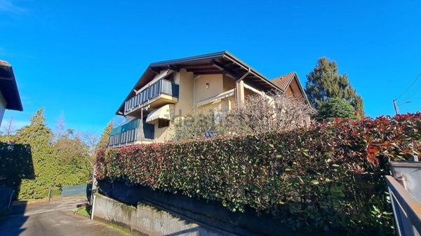 appartamento in vendita a Besnate in zona Centenate