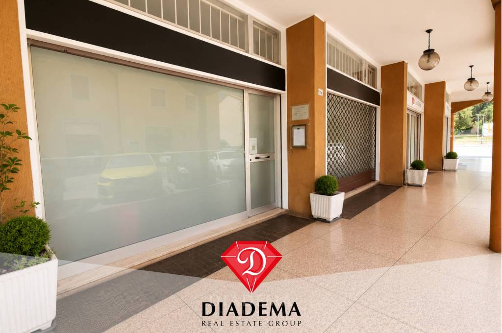 casa indipendente in vendita a Besnate in zona Centenate
