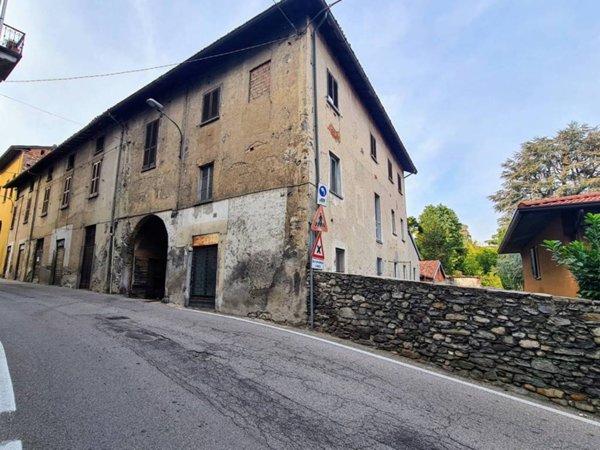 intera palazzina in vendita a Besozzo